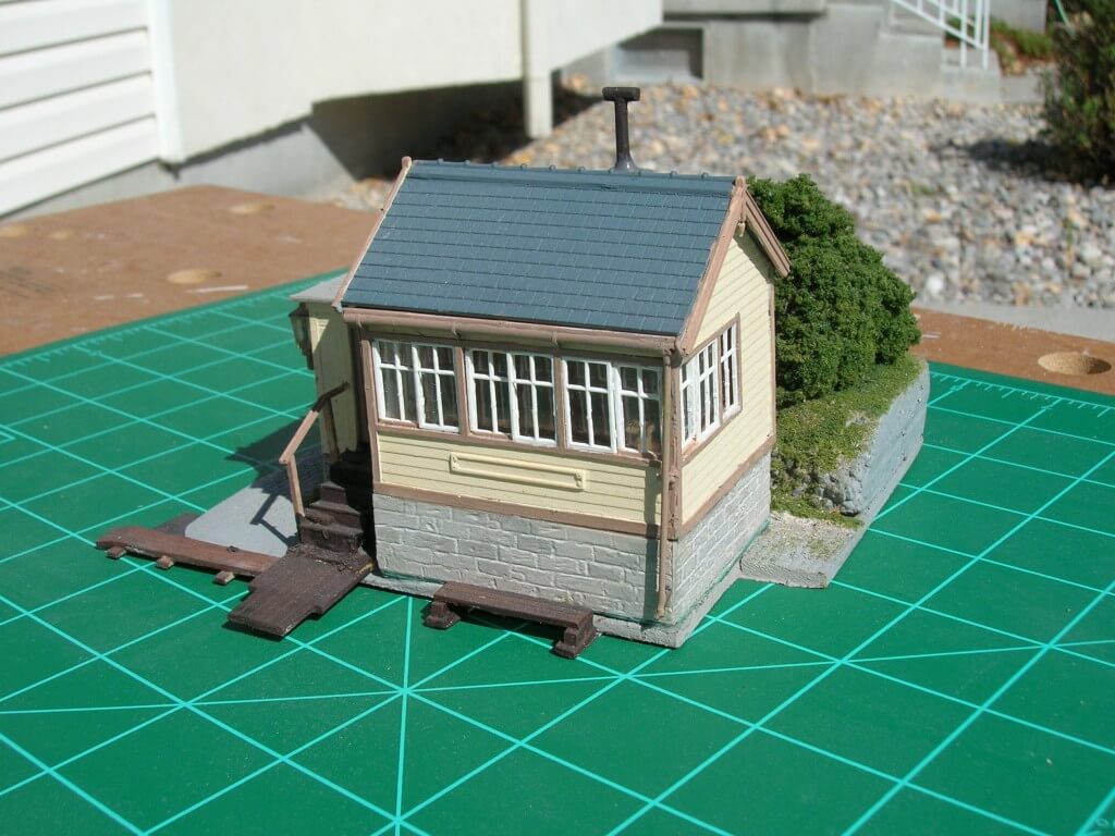 au-2301 Model Railway Kit Bashing - RH end. The nameboard is yet to be added, when installed it will read "Hintock Signal Box"